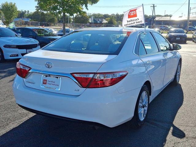 Photo of 2017 Super White Toyota Camry