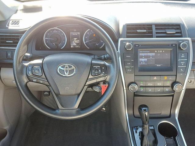 Photo of 2017 Super White Toyota Camry