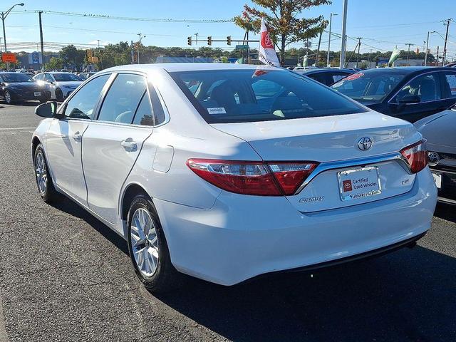 Photo of 2017 Super White Toyota Camry