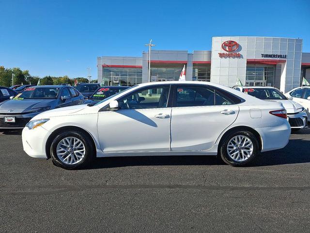 Photo of 2017 Super White Toyota Camry