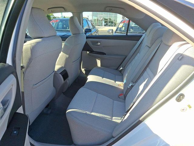 Photo of 2017 Super White Toyota Camry