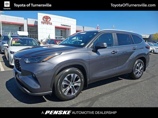 Photo of 2023 Magnetic Gray Metallic Toyota Highlander