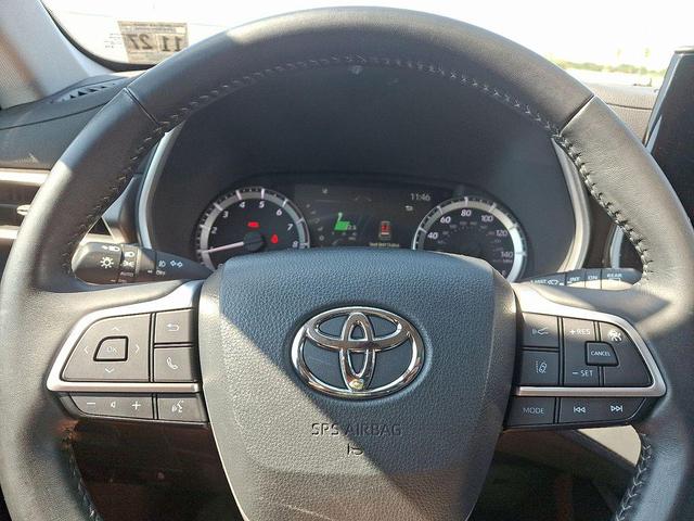 Photo of 2023 Magnetic Gray Metallic Toyota Highlander
