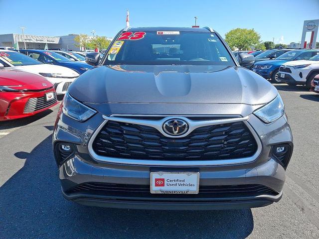 Photo of 2023 Magnetic Gray Metallic Toyota Highlander