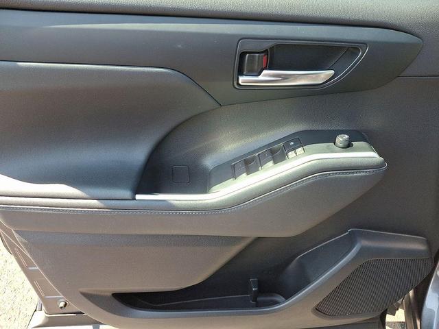 Photo of 2023 Magnetic Gray Metallic Toyota Highlander