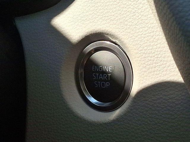 Photo of 2025 Wind Chill Pearl Toyota Corolla