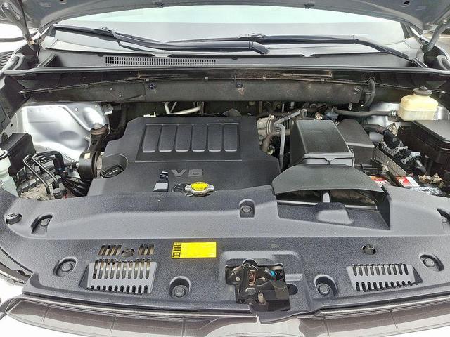 Photo of 2015 Silver Sky Metallic Toyota Highlander