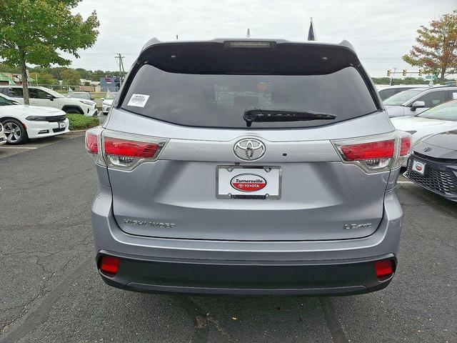 Photo of 2015 Silver Sky Metallic Toyota Highlander