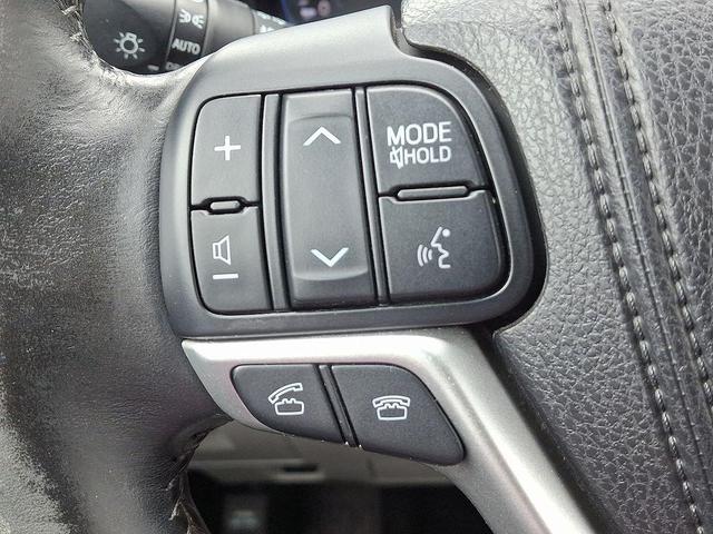 Photo of 2015 Silver Sky Metallic Toyota Highlander