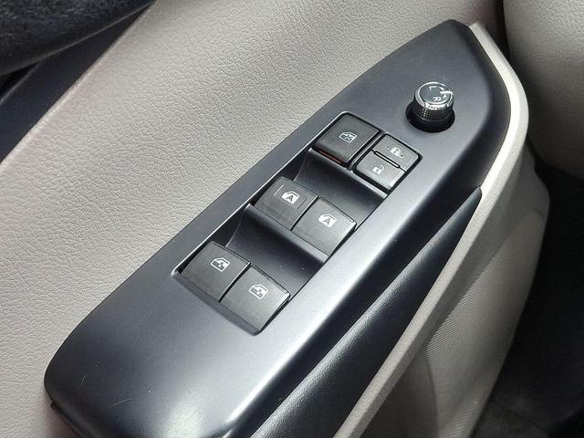 Photo of 2015 Silver Sky Metallic Toyota Highlander