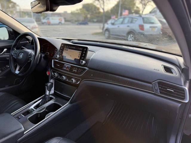 Photo of 2018 Crystal Black Pearl Honda Accord