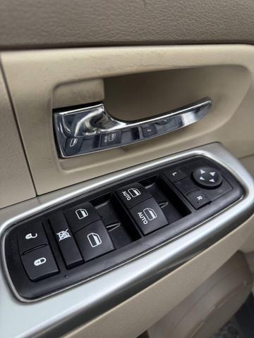 Photo of 2009 Tan Jeep Liberty