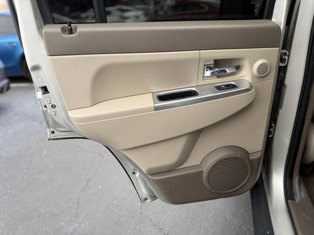 Photo of 2009 Tan Jeep Liberty