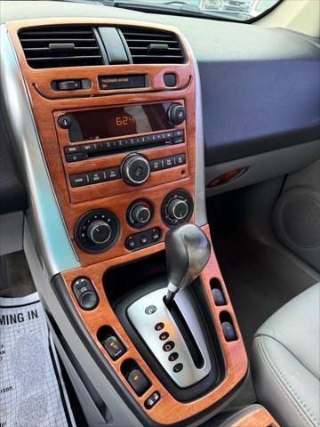 Photo of 2006 White Saturn Vue