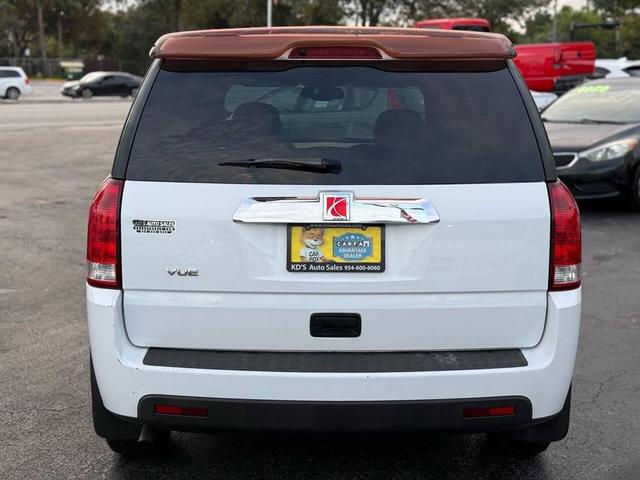Photo of 2006 Polar White Saturn Vue