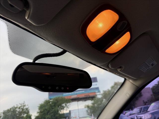 Photo of 2006 White Saturn Vue