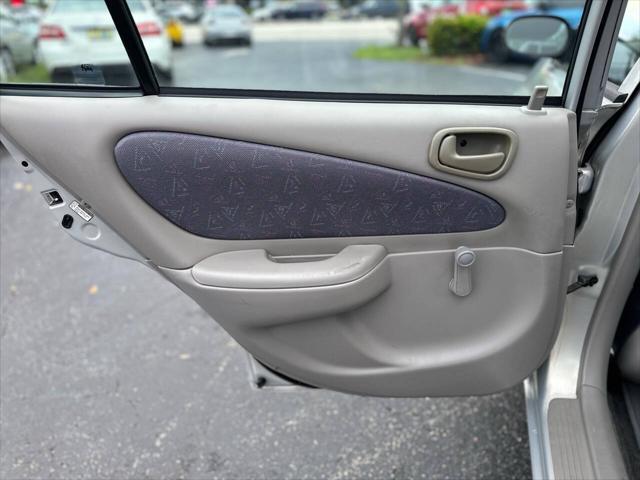 Photo of 2000 Silverstream Opal Toyota Corolla