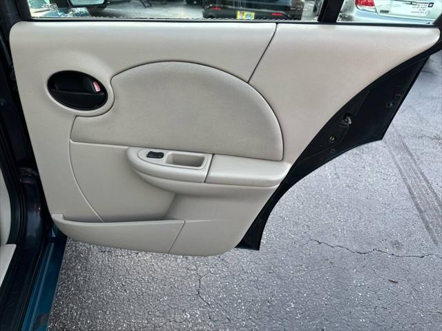 Photo of 2005 Dragonfly Green Saturn Ion