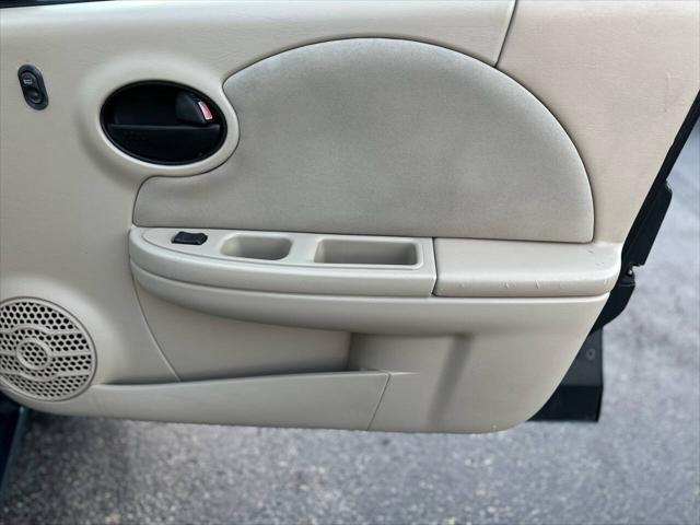 Photo of 2005 Dragonfly Green Saturn Ion
