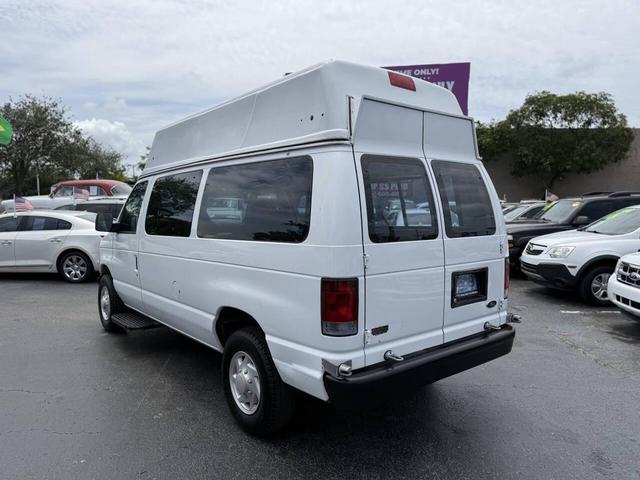 Photo of 2007 Oxford White Clearcoat Ford E250