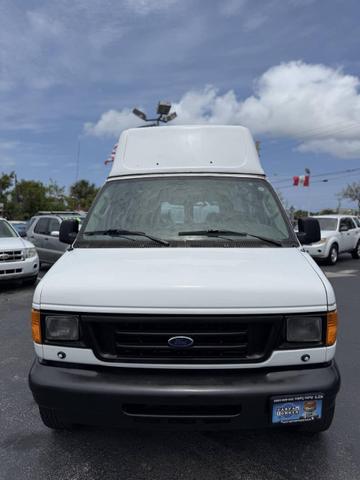 Photo of 2007 Oxford White Clearcoat Ford E250