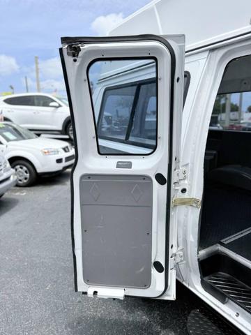 Photo of 2007 Oxford White Clearcoat Ford E250