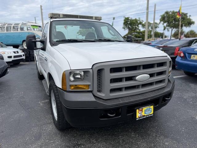 Photo of 2005 White Ford F-350