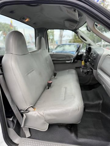 Photo of 2005 White Ford F-350