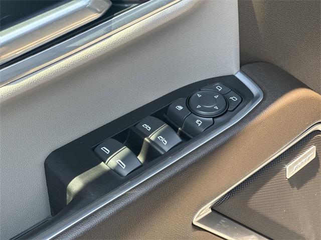 Photo of 2022 Black Chevrolet Silverado 1500