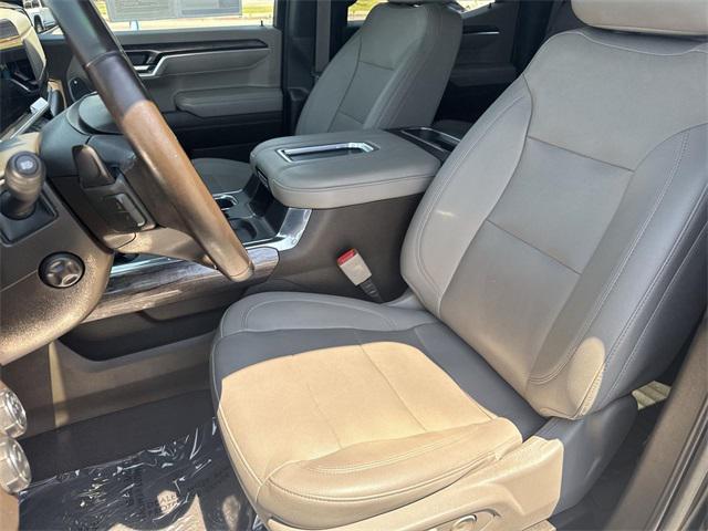Photo of 2022 Black Chevrolet Silverado 1500
