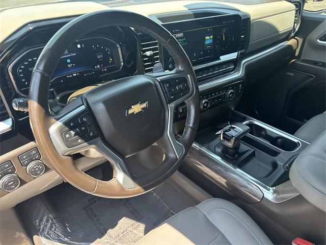 Photo of 2022 Black Chevrolet Silverado 1500