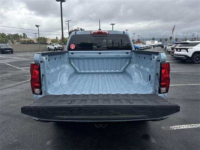 Photo of 2025 Snowdrift Metallic Chevrolet Colorado