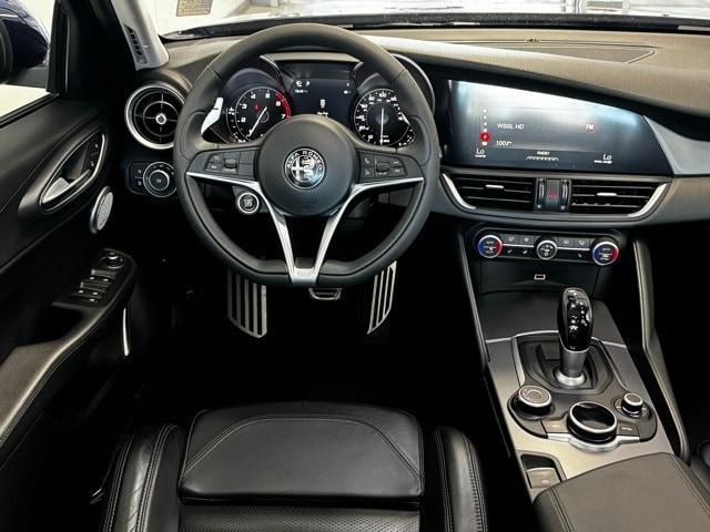 Photo of 2017 Montecarlo Blue Metallic Alfa Romeo Giulia
