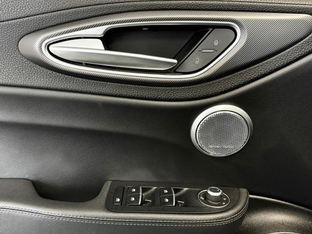 Photo of 2017 Montecarlo Blue Metallic Alfa Romeo Giulia