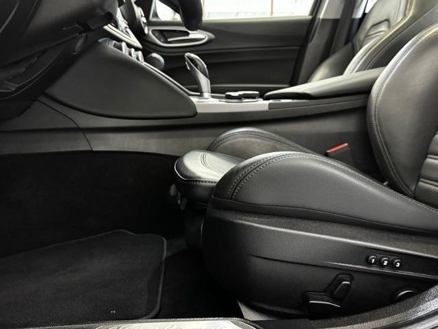 Photo of 2017 Montecarlo Blue Metallic Alfa Romeo Giulia