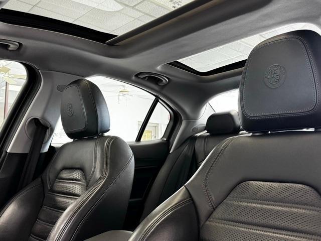 Photo of 2017 Montecarlo Blue Metallic Alfa Romeo Giulia
