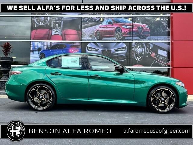 Photo of 2025 Verde Alfa Romeo Giulia