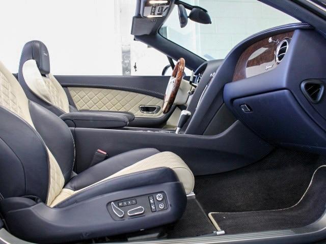 Photo of 2016 Dark Sapphire Blue Metallic Bentley Continental GT