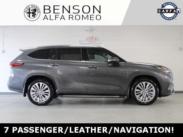Photo of 2023 Magnetic Gray Metallic Toyota Highlander