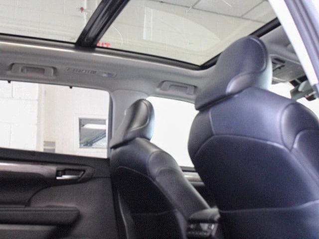 Photo of 2023 Magnetic Gray Metallic Toyota Highlander