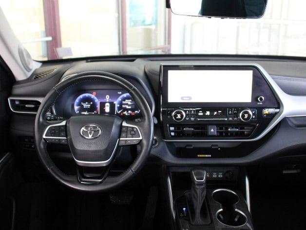 Photo of 2023 Magnetic Gray Metallic Toyota Highlander