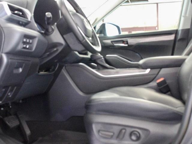 Photo of 2023 Magnetic Gray Metallic Toyota Highlander