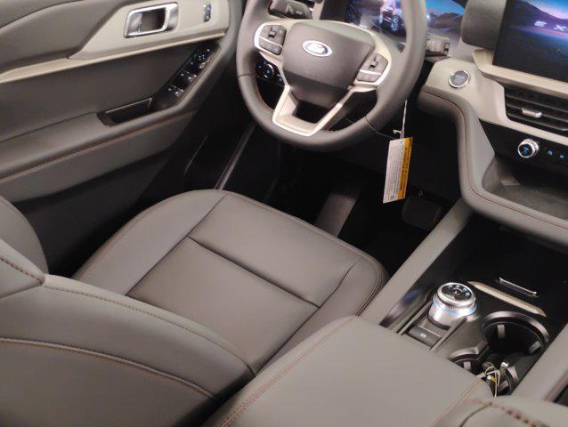 Photo of 2025 Carbonized Gray Metallic Ford Explorer