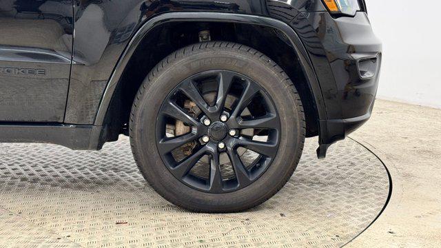Photo of 2020 Diamond Black Crystal Pearlcoat Jeep Grand Cherokee