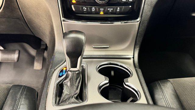 Photo of 2020 Diamond Black Crystal Pearlcoat Jeep Grand Cherokee
