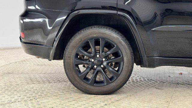 Photo of 2020 Diamond Black Crystal Pearlcoat Jeep Grand Cherokee