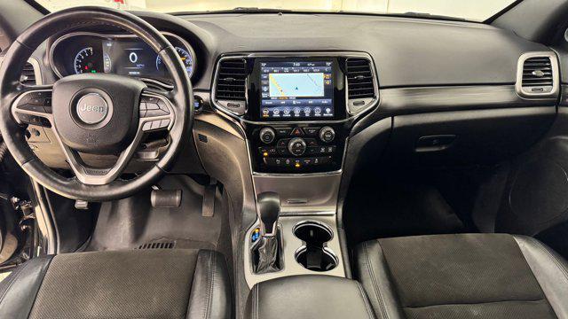 Photo of 2020 Diamond Black Crystal Pearlcoat Jeep Grand Cherokee