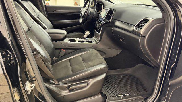 Photo of 2020 Diamond Black Crystal Pearlcoat Jeep Grand Cherokee
