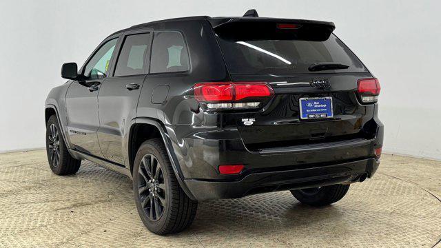 Photo of 2020 Diamond Black Crystal Pearlcoat Jeep Grand Cherokee