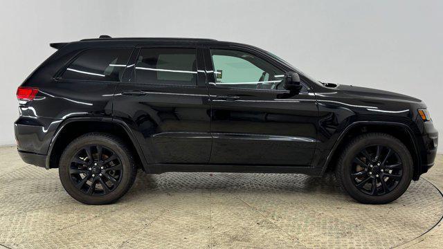 Photo of 2020 Diamond Black Crystal Pearlcoat Jeep Grand Cherokee